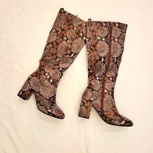 Qupid snakeskin print chunky heel boots size 8
